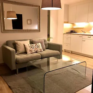 cool-central-2-bedroom-in-heart-of-eaux-vives.genevahotels4all.com/