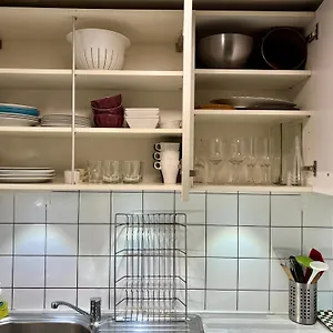 central-2-bedroom-flat-in-heart-of-eaux-vives.genevahotels4all.com/