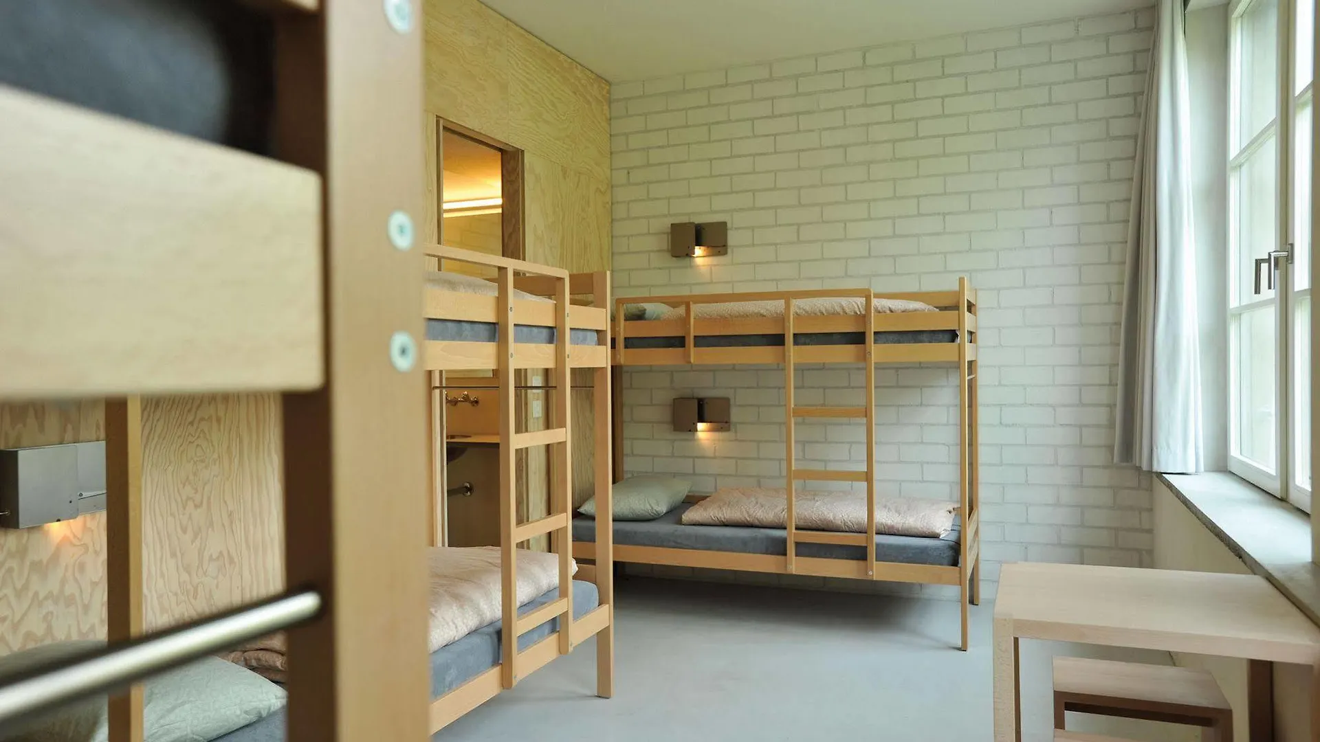 Basel Youth Hostel 0*,